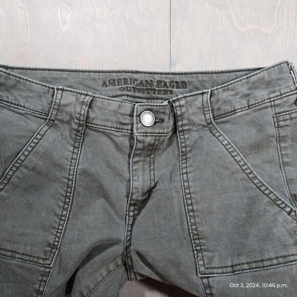 Sage Green American Eagle Cargo Capris Distressed Size 4‎ 97% cotton - Picture 11 of 11